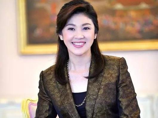戴着黑色口罩逃往柬埔寨？英拉现在到底在哪儿？