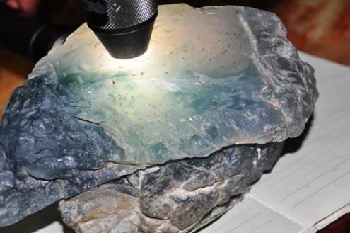 一亿翡翠原石切200亿,亿级翡翠原石是什么样的？