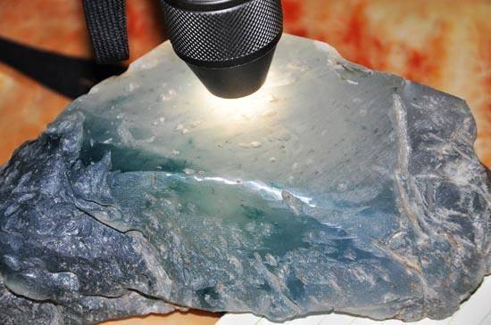 一亿翡翠原石切200亿,亿级翡翠原石是什么样的？