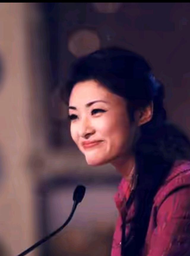央视各栏目有那哪些知名的美女主持人？