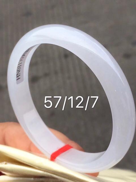 三大翡翠品牌,是新疆和田玉好，还是缅甸翡翠好？