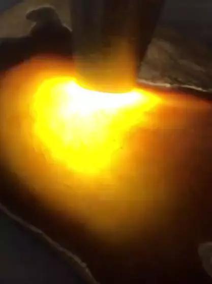 姐堆翡翠原石特点,达马坎香洞翡翠原石赌石有哪些特征？