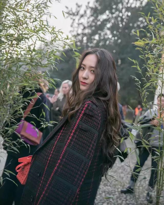允儿掀tiffany裙子:韩国不同时代的代表性女子组合是哪些？