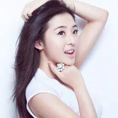 张含韵袁野:张含韵被偷拍裙底，卑微乞求不要蹲着拍，代拍们还有底线吗？