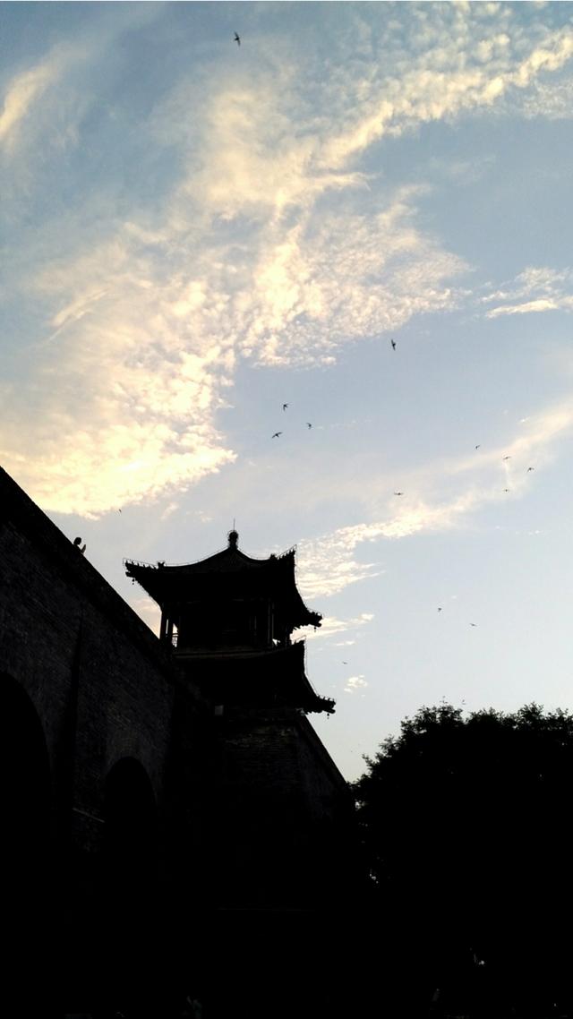 西安钟楼修缮完成:西安大雁塔下面，真的有地宫吗？