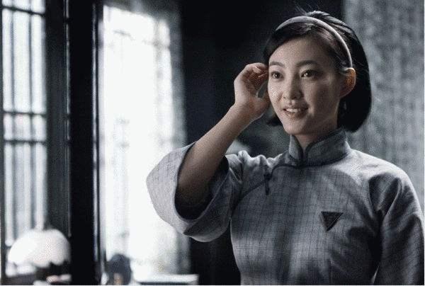 周显欣图片:周显欣长相神似巩俐，身材不输柳岩，大家觉得她怎么样？