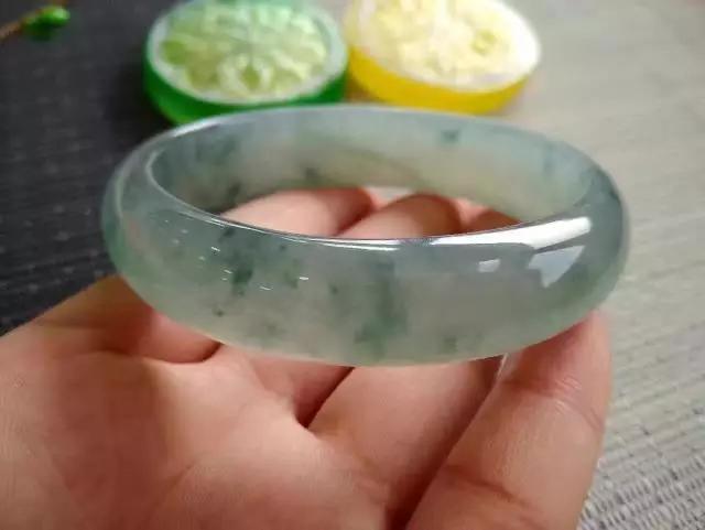 翡翠成品基础知识大全,翡翠赌石基础知识是什么？