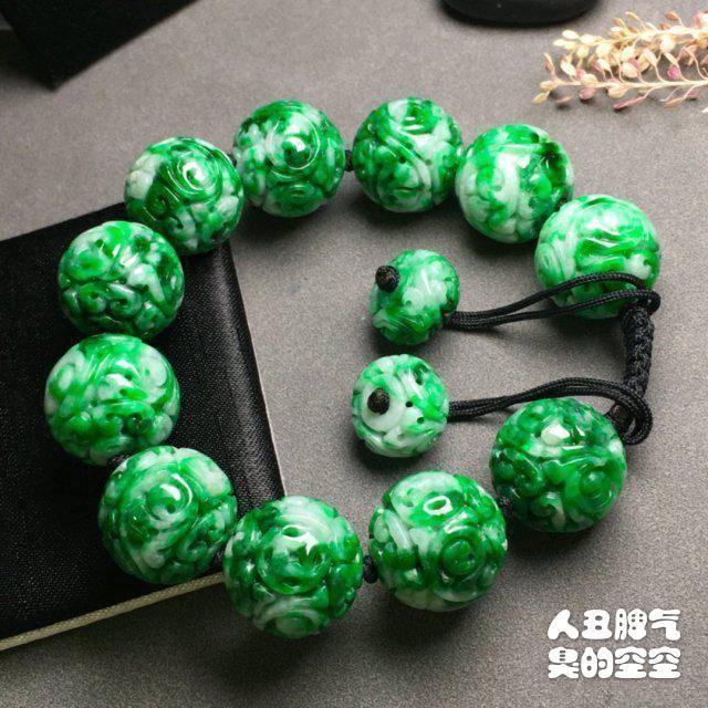 翡翠白月光手镯会变种吗,糯种翡翠手镯戴久会变透吗？