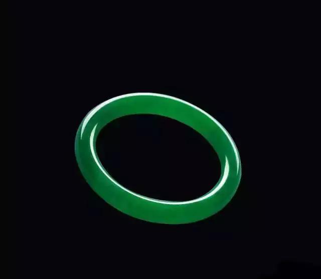 怎么判断翡翠已经戴活了,翡翠不凉证明是酸洗过了吗？