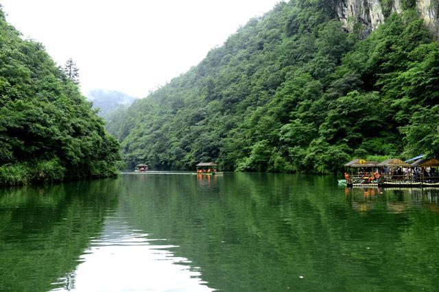 头条问答 - 上联:两湖两广两河山,东南西北各两半,如何对下联?
