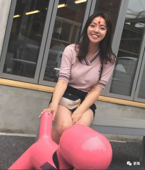 杨幂女儿照片:王中磊闺女晒长腿照，娱乐圈大佬们的千金都长什么样？
