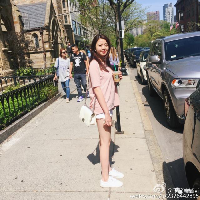 杨幂女儿照片:王中磊闺女晒长腿照，娱乐圈大佬们的千金都长什么样？