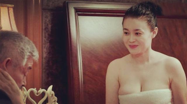 关婷娜胸围照片:为什么关婷娜不是本山大叔的徒弟却这么火？