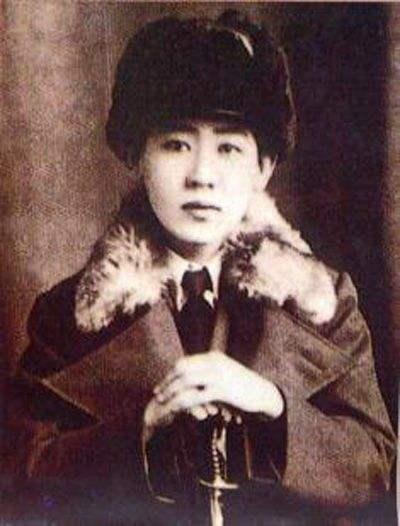 李香兰的歌:张学友演唱的李香兰表达的是什么意思？