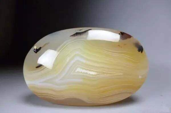 玛瑙和玉哪个养人,玉和玛瑙哪个更有收藏价值？