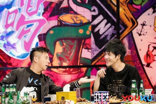 周冬雨合影:周冬雨获得金像奖，她演技好吗？