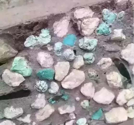 琥珀宫:蜜蜡论斤戴，翡翠当做被子盖是种什么样的体验
