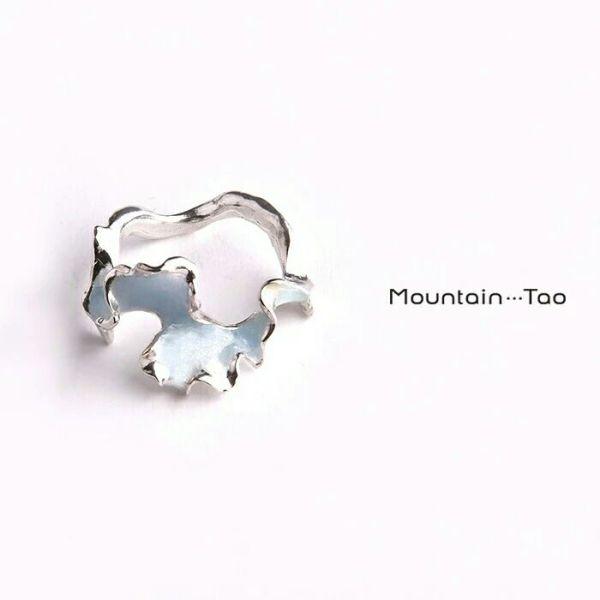 年轻人戴翡翠老气吗,年轻人适合什么颜色的翡翠手镯？