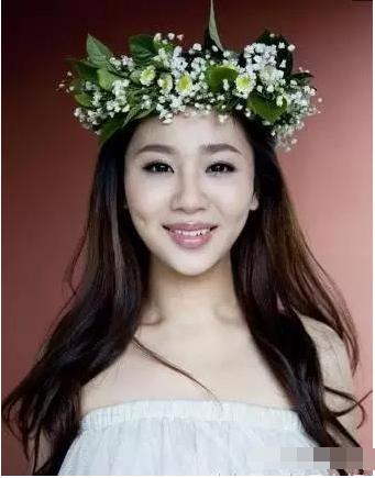 李金铭的胸:娱乐圈哪些女明星有“梨窝