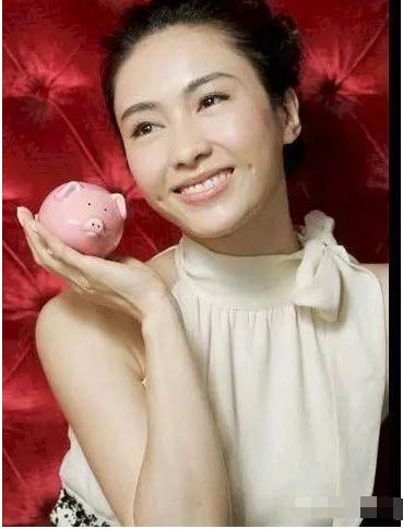 李金铭的胸:娱乐圈哪些女明星有“梨窝