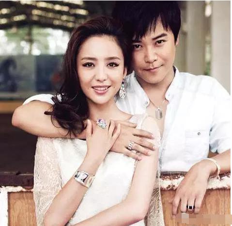 李金铭的胸:娱乐圈哪些女明星有“梨窝