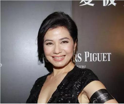 李金铭的胸:娱乐圈哪些女明星有“梨窝