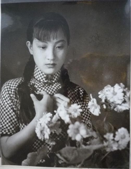 阮玲玉照片:如何评价歌星周璇女士的一生？