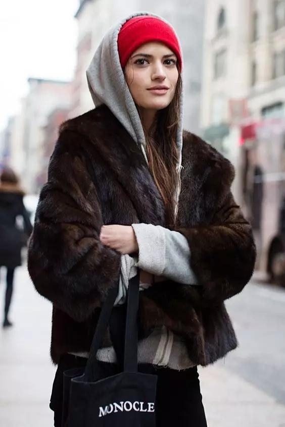 <a href=https://maguai.com/list/50-0-0.html target=_blank class=infotextkey>时尚</a><a href=https://maguai.com/list/77-0-0.html target=_blank class=infotextkey>女装</a>拼接卫衣:春天到了，卫衣怎么搭配比较好看？
