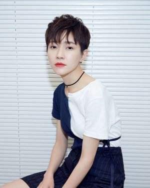 戚薇纹身图片:娱乐圈哪些女星的美腿你认为最好看