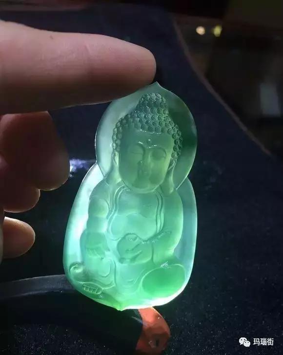 天然玉髓和翡翠有什么区别,小家碧玉的玉髓和天然翡翠有哪些区别？