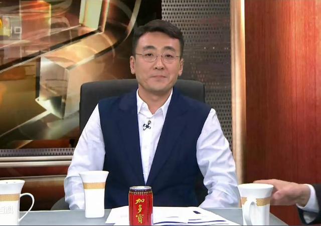 锵锵三人行为什么停播:《铿锵三人行》讲述的是什么故事，为什么停播了
