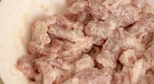 猪肉这样做出锅香到流口水，炒肉时放什么料炒出来的肉好吃
