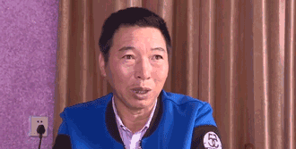 狗狂吠救老人性命腾讯:有没有人知道狗救主人的故事啊？