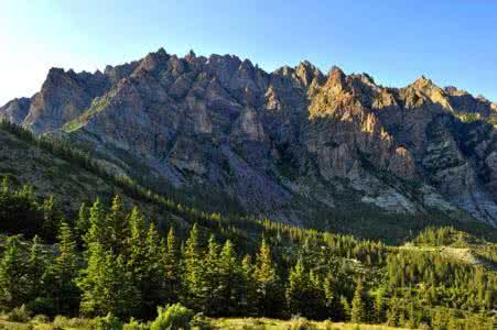 六盘山在哪个省,银川是不是也有一个六盘山？