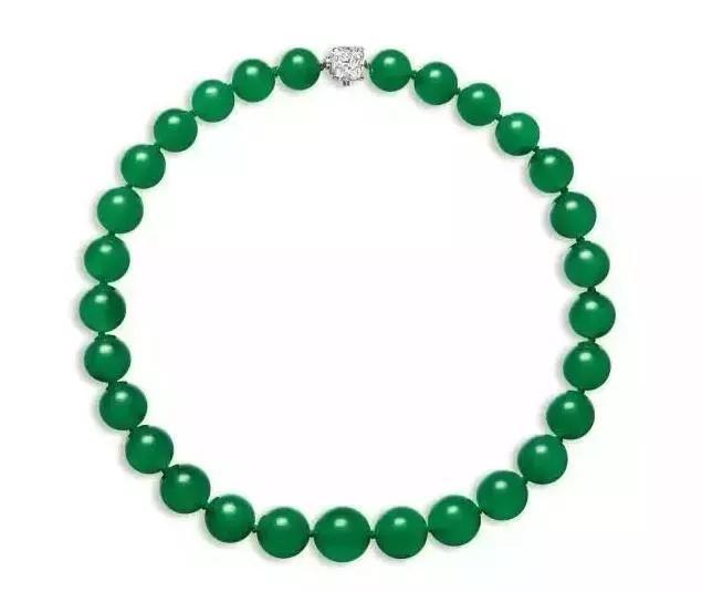 香港拍卖会上的顶级翡翠手镯,满绿的翡翠手镯一般什么样的价值最高？