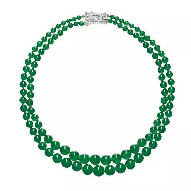 香港拍卖会上的顶级翡翠手镯,满绿的翡翠手镯一般什么样的价值最高？