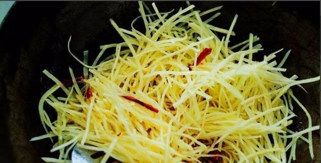 家常酸辣土豆丝怎么炒,酸辣土豆丝怎么炒才好吃？