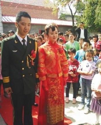 结婚黄金手镯买什么款式,广东出嫁的习俗都是满手戴金手镯？