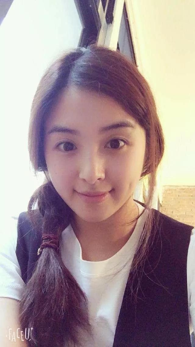 张含韵袁野:张含韵被偷拍裙底，卑微乞求不要蹲着拍，代拍们还有底线吗？