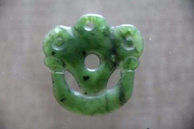 和田玉老坑碧玉的特点,和田玉老坑与新坑区别大吗？新坑的就不好？