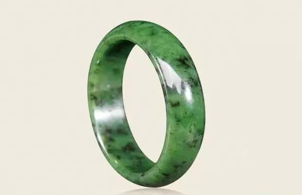 和田玉老坑碧玉的特点,和田玉老坑与新坑区别大吗？新坑的就不好？