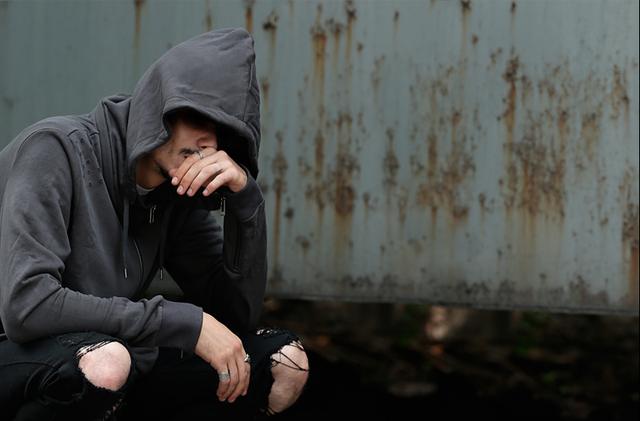 易烊千玺微:男生穿什么样的卫衣好看？