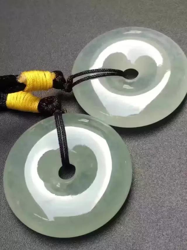 翡翠成品基础知识大全,翡翠赌石基础知识是什么？