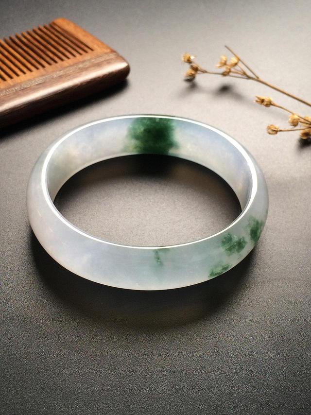 平安手镯的图片及价格,这个手镯市场价值有多少？