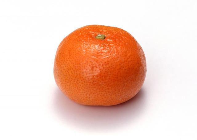 如何判断橘子甜不甜，一颗树上的橘子为什么有的甜有的酸？