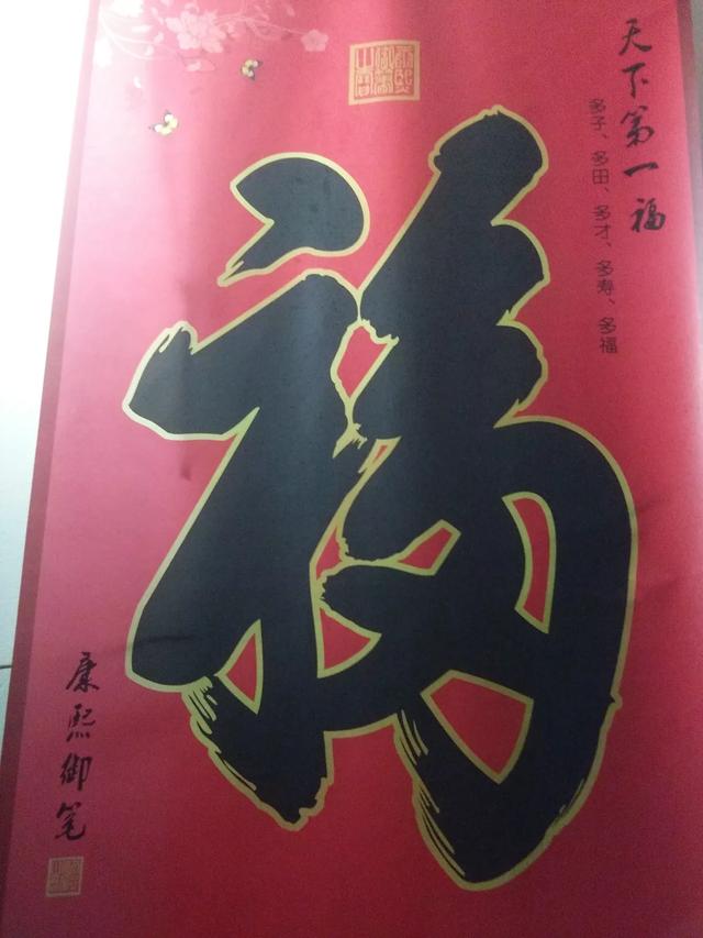 徐州女教师右手输液左手改试卷,感动医生发朋友圈走红,你怎么看？