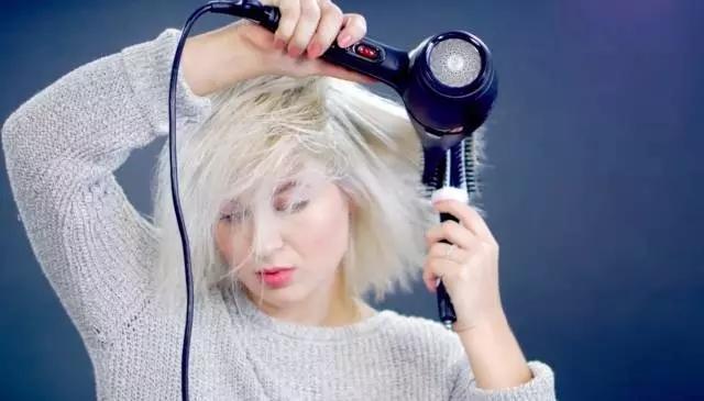 头发太蓬怎么变服帖，除了烫发还有哪些方法可以使头发蓬松？