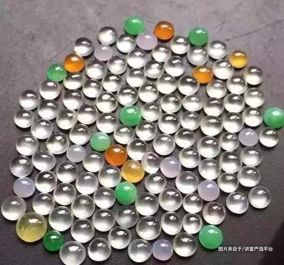 手机手电筒可以鉴别翡翠吗,肉眼可以辨别翡翠的真假吗？