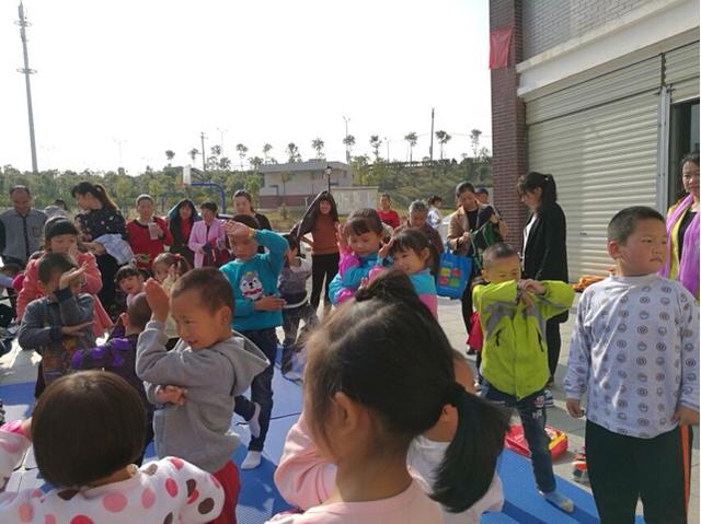 如何看待8岁女童星堪比刘涛疯狂接戏,连续三天4点起床拍戏？