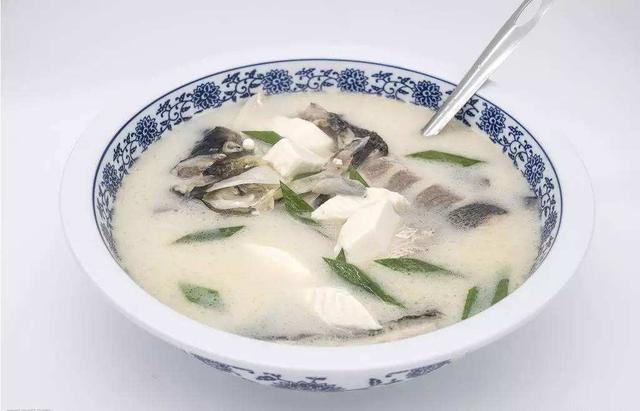 汤越白就越有营养吗，奶白色的羊汤骨头汤营养价值并不高，为什么还是很受大众欢迎